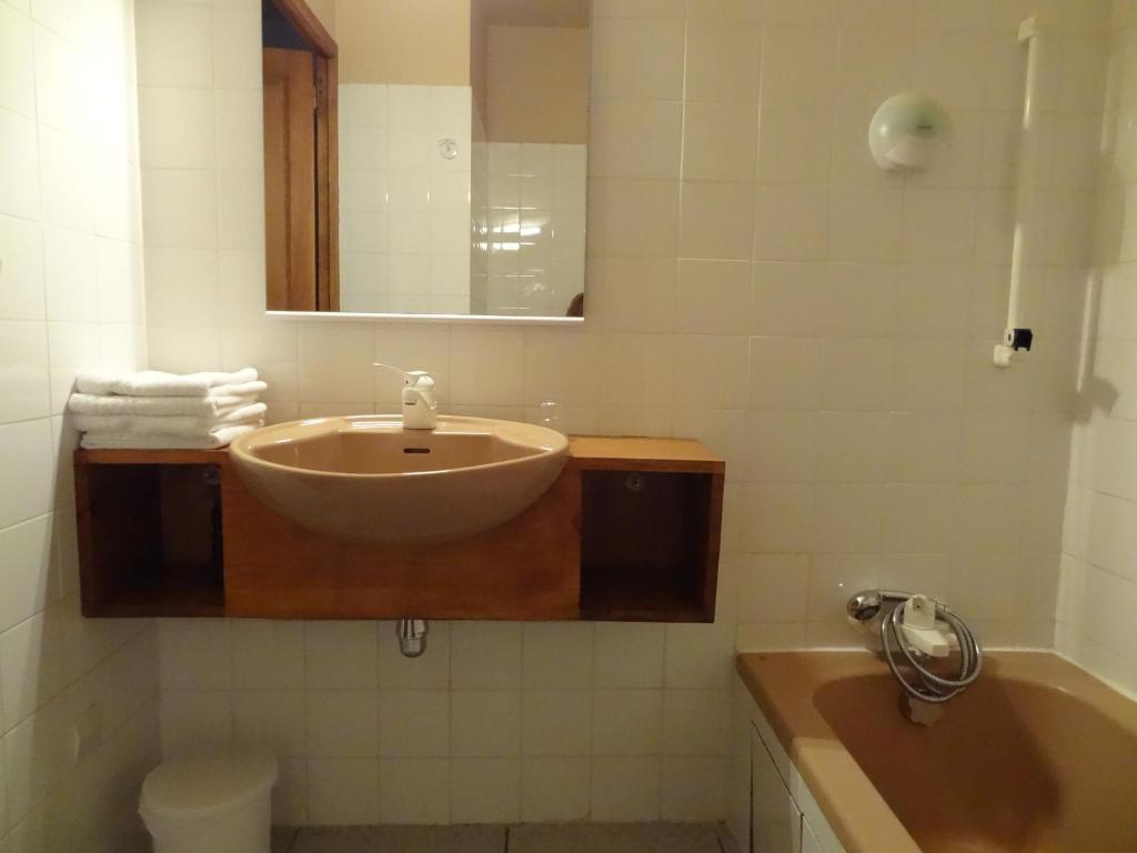 Hotel Le Sainte Helene Стая снимка
